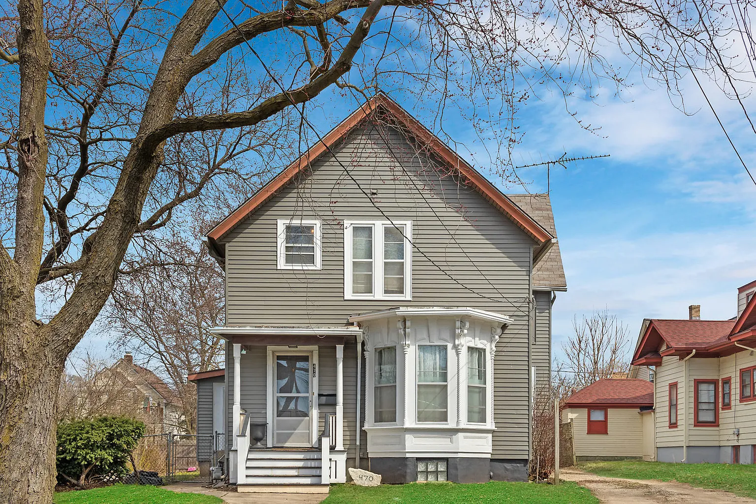 470 Stella St photo 1