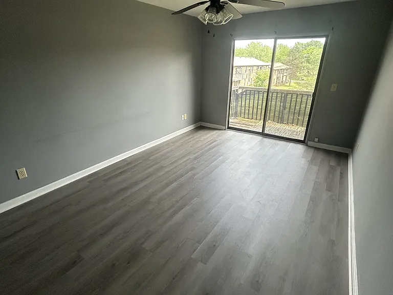 712 E Lincoln Trail Blvd #6 — Photo 1