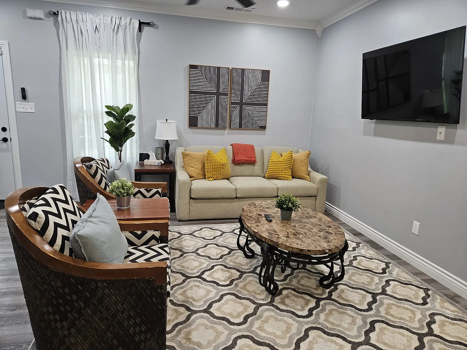 5 bed, 2900 sqft, $6,995 — Photo 3