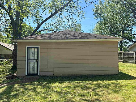 5th image of 3249 Bluemont Dr