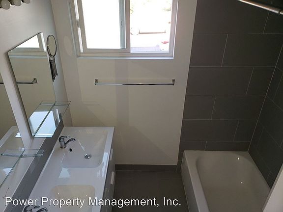 5th image of 3333 San Marino St APT 8