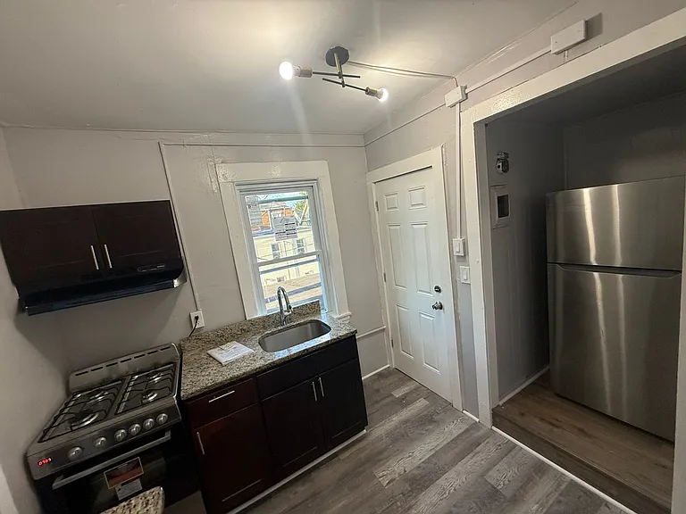 189 Shephard Ave #3 — Photo 8