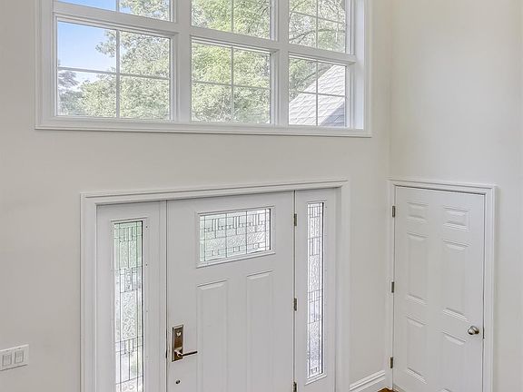3rd image of 32 Bayard Lane N