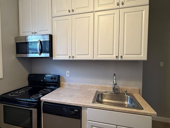 5th image of 24-52 27th St #C