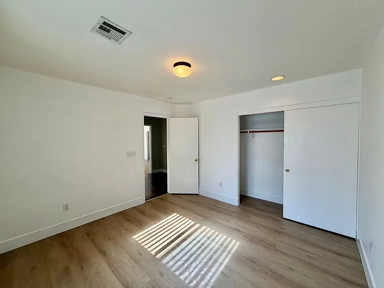 7983 Dutch Villas St — Photo 15