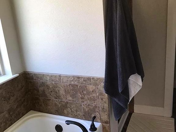 4th image of 5850 Foxfire Dr