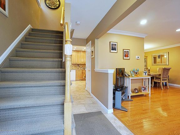 3rd image of 22 Sonia Ct