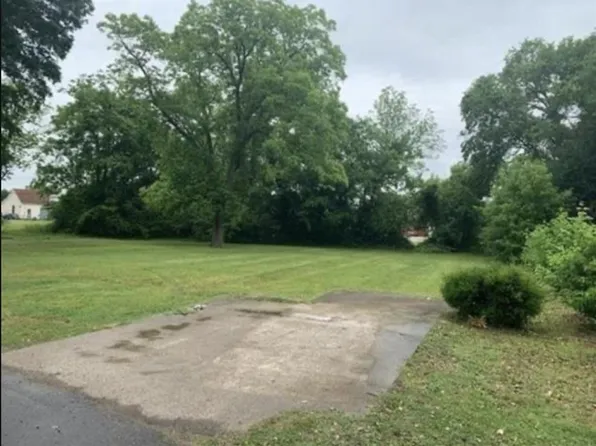 411 E 1st St, Trenton, TN 38382