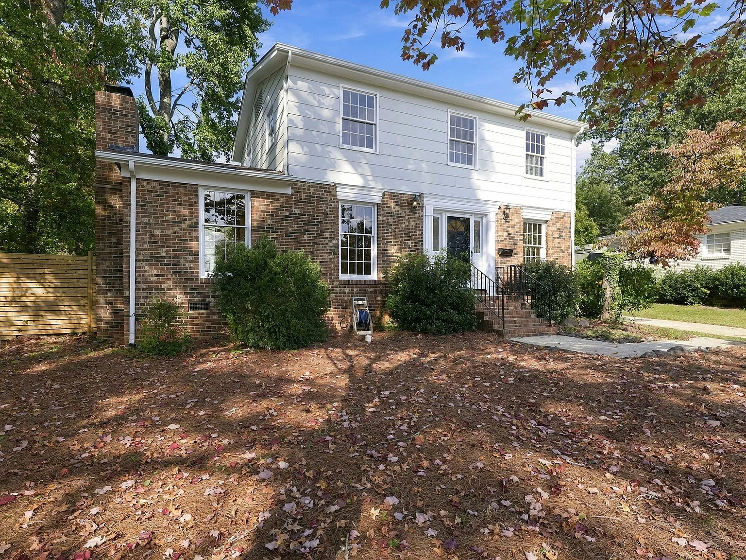 3 bed, 2.5 bath, 1560 sqft, $2,100 — Photo 2