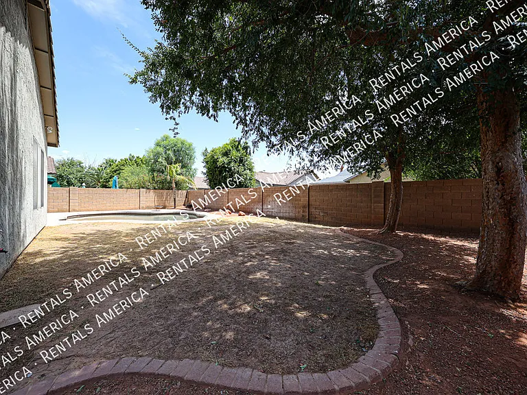 2211 W Olive Way — Photo 45