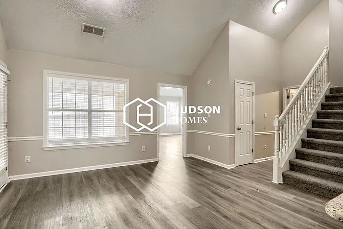 4 bed, 2.0 bath, 2699 sqft, $2,325 — Photo 4