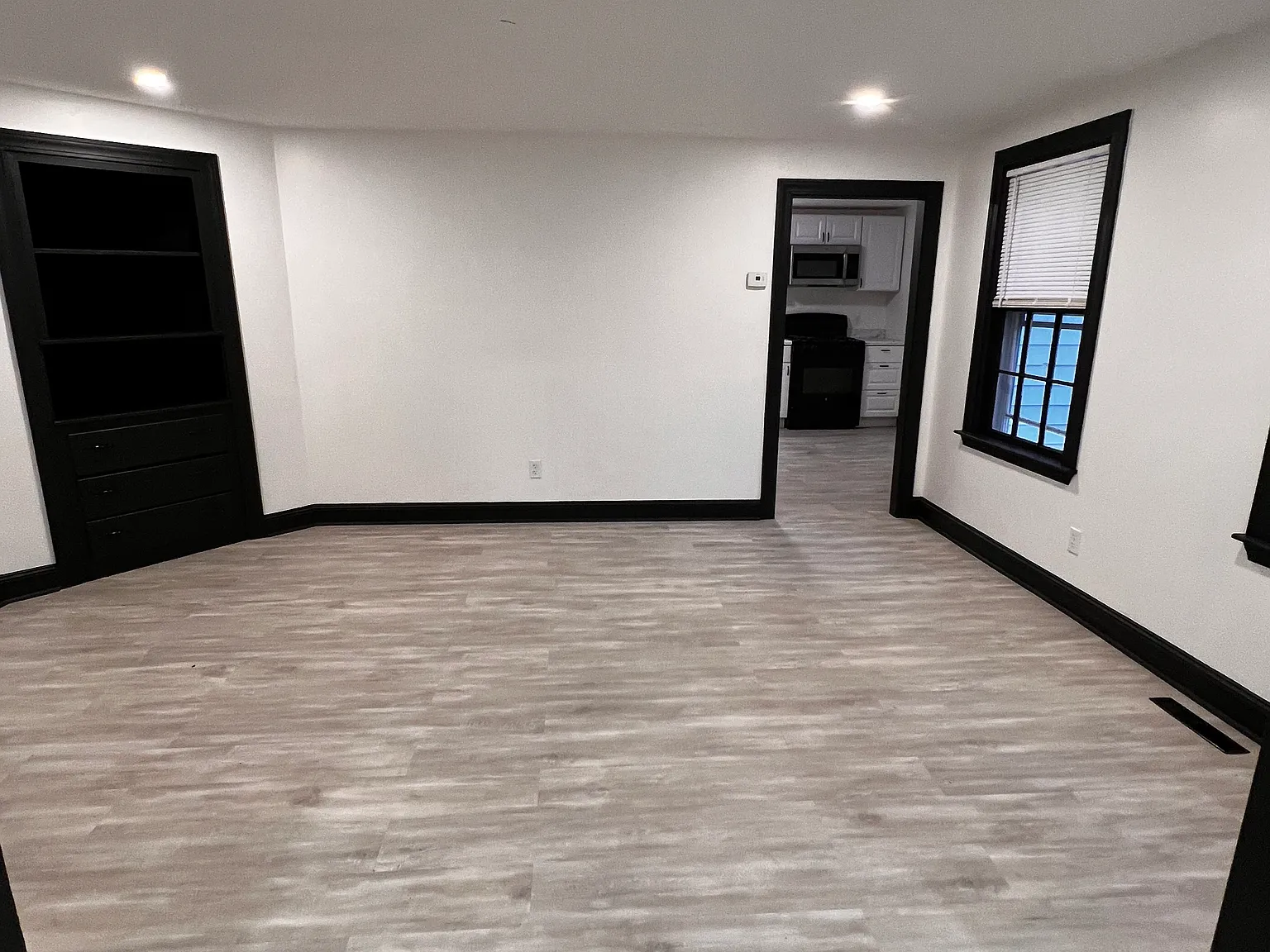 2 bed, 1063 sqft, $2,600 — Photo 3