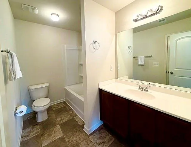 4 bed, 2410 sqft, $2,100 — Photo 4