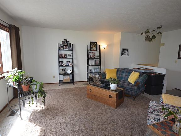 5th image of 23318 E Valleyway Ave