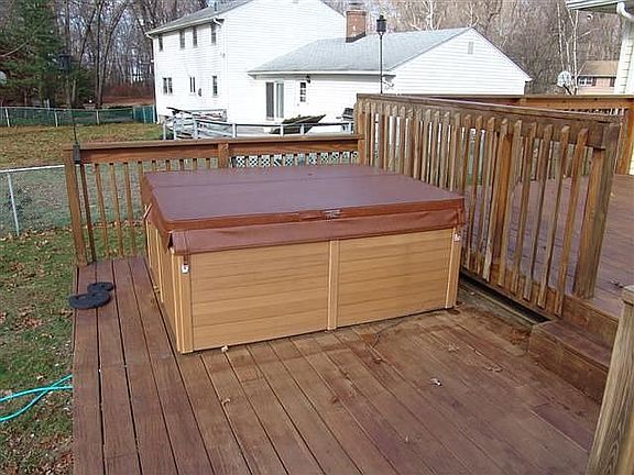Hot tub on deck