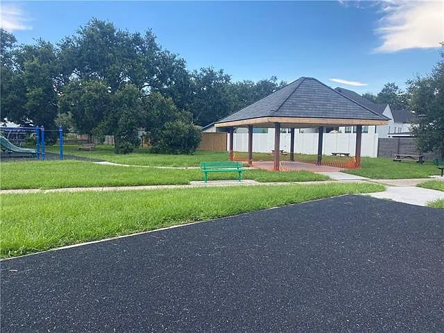 5 bed, 4.0 bath, 3700 sqft, $3,500 — Photo 4