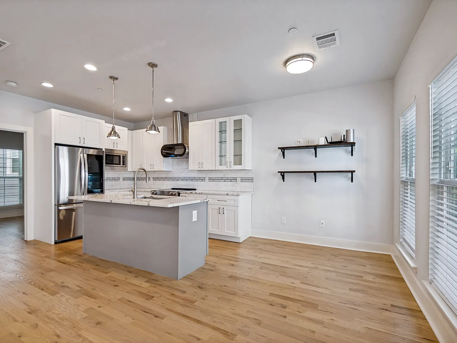 3 bed, 1798 sqft, $3,100 — Photo 4