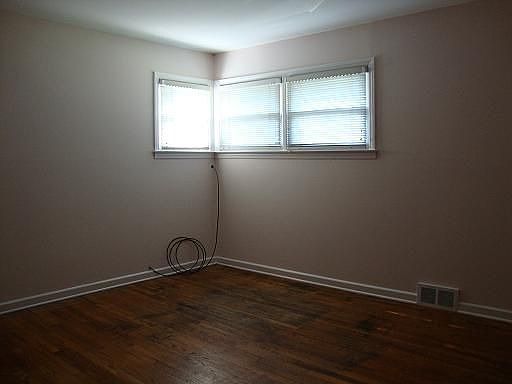 Large Master Bedroom with 2 closets