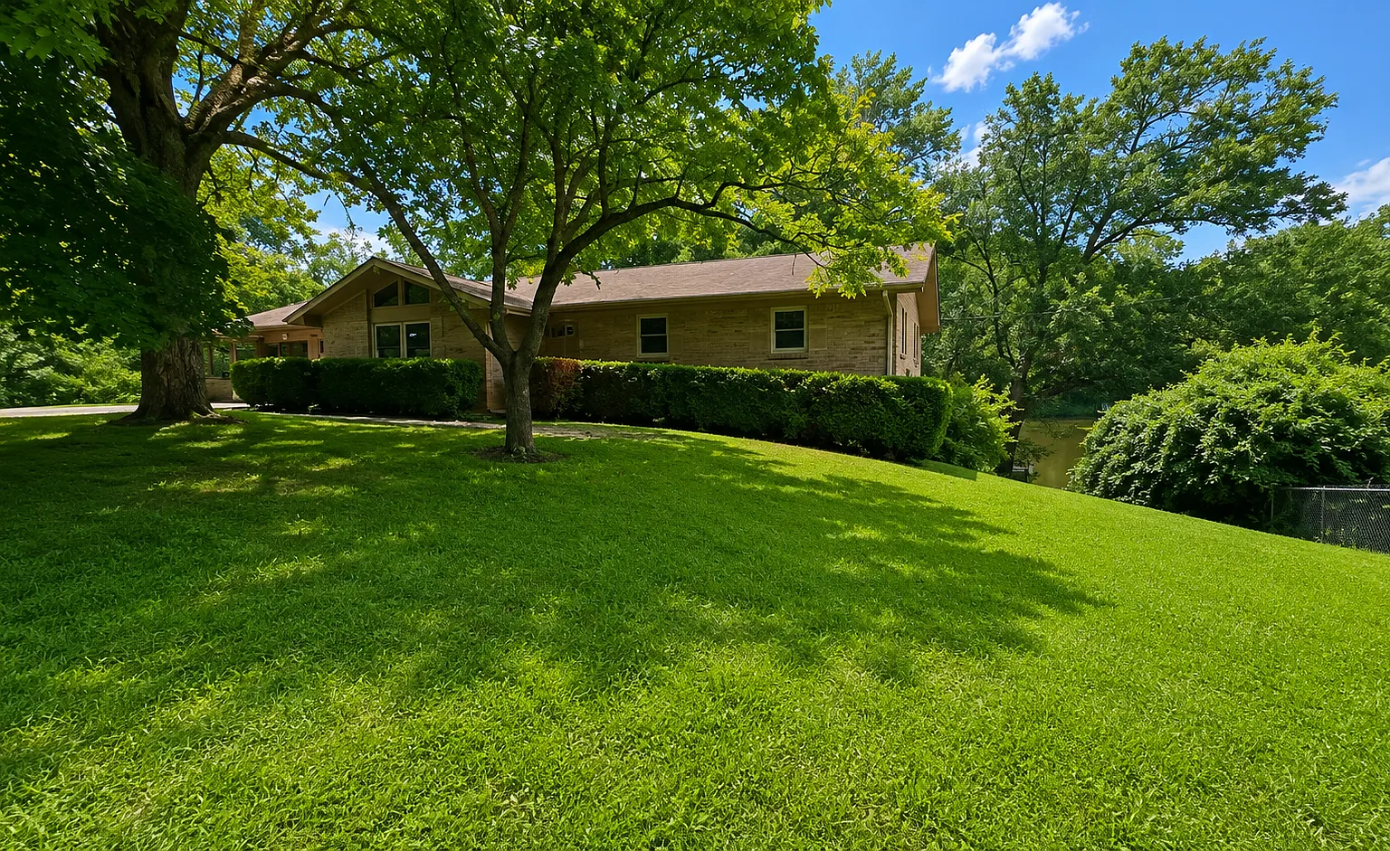 3 bed, 2100 sqft, $2,000 — Photo 2