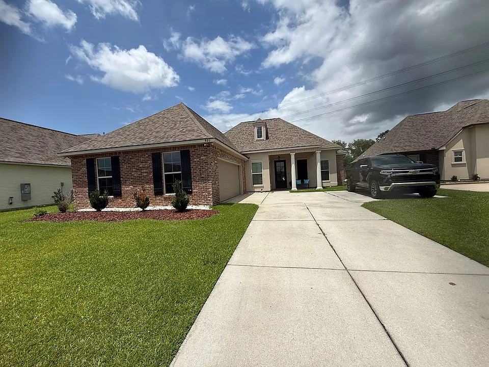 908 Lakehaven Dr