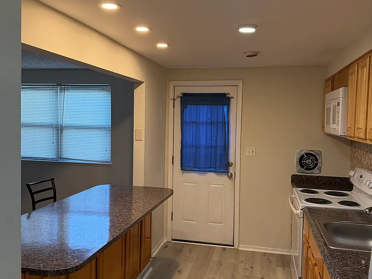 973 Regina Dr — Photo 1