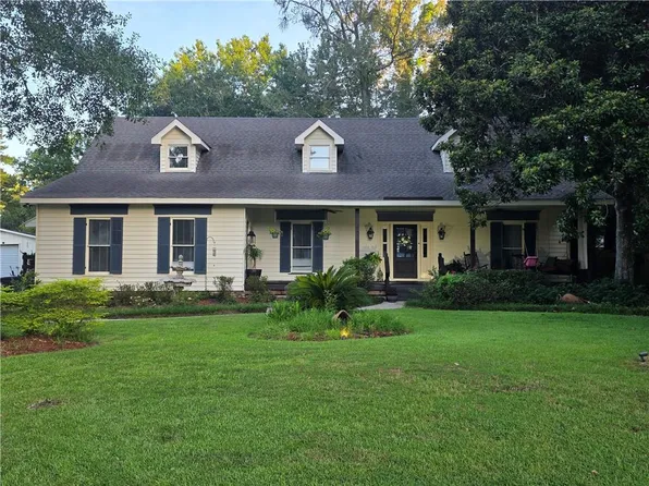 914 Beau Chene Dr, Mandeville, LA 70471