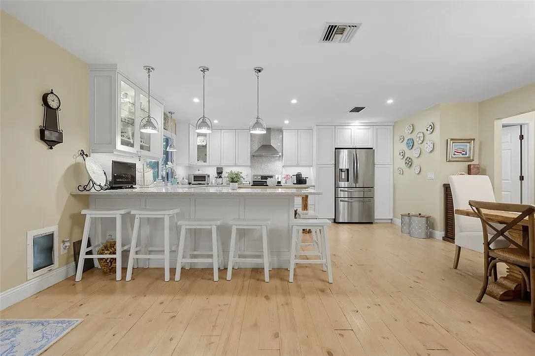 3 bed, 1810 sqft, $8,500 — Photo 2