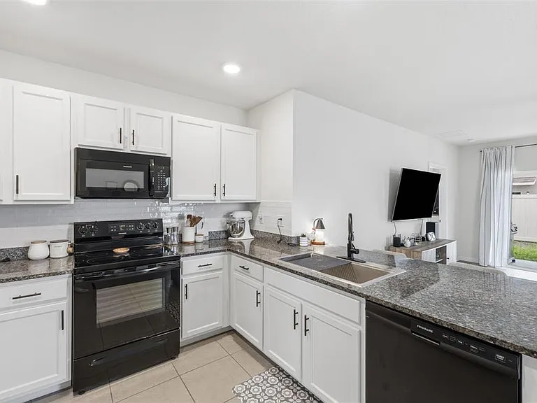 16163 Silent Sands Ln — Photo 8