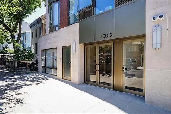 Sold by Avenue Sotheby's International Realty | media 19