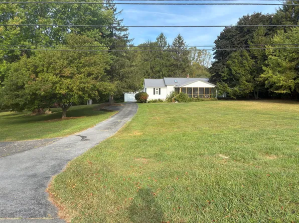 1738 Maple Ave, Fayetteville, WV 25840