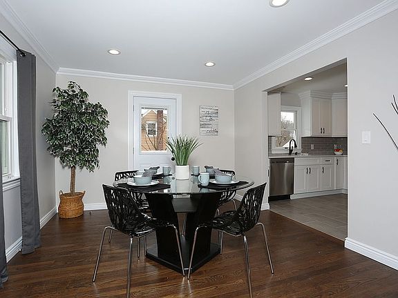 5th image of 102 Westend Ave