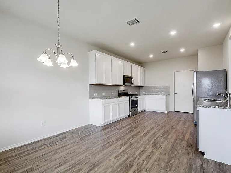 121 Nettletree Dr — Photo 8