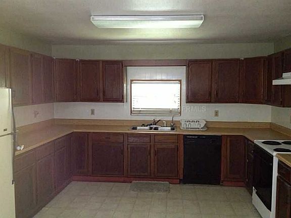 3rd image of 14760 Geneva Dr