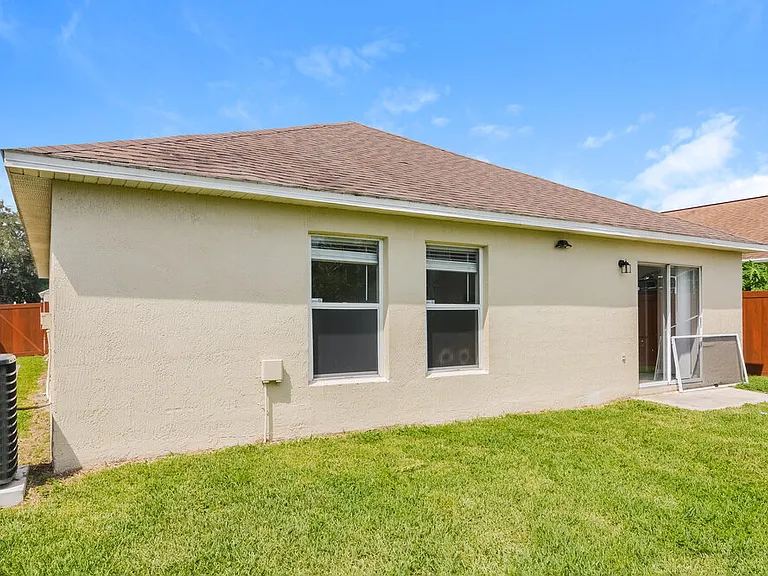 7666 Harbor Bend Cir — Photo 15