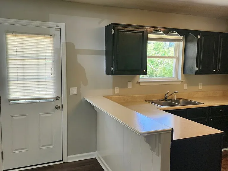1336 Whitfield Park Dr — Photo 6