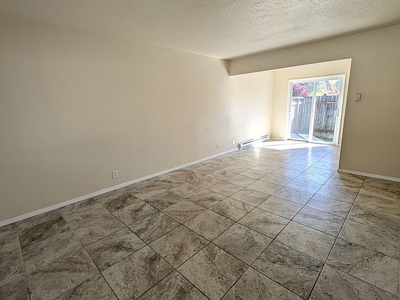 4th image of 1134 E Main St APT 1