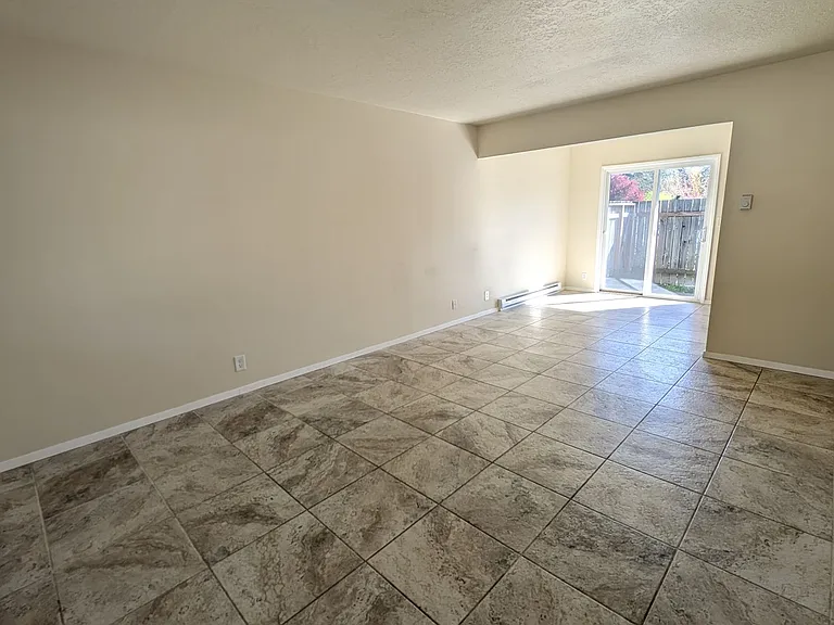 1134 E Main St #1 — Photo 4