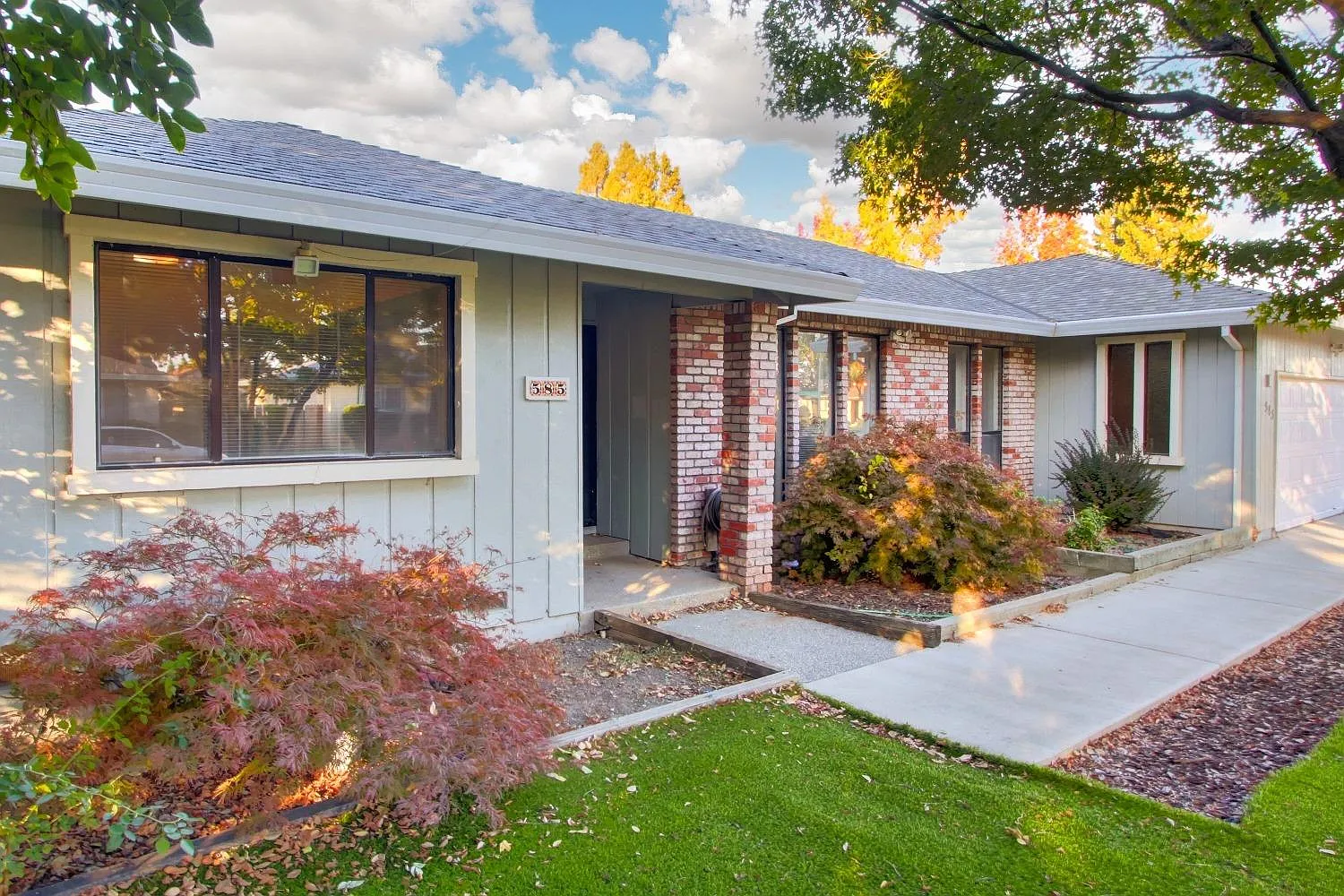 585 Shaw River Way photo 1