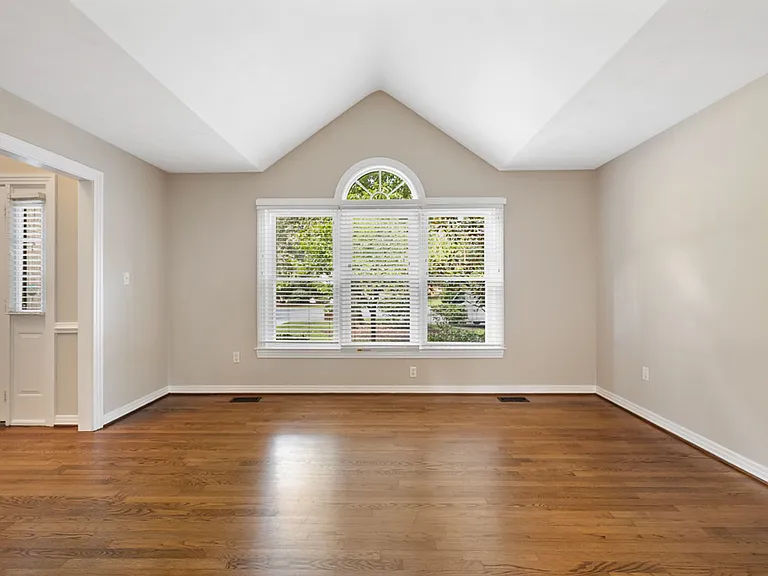 501 Asbury Ct — Photo 7