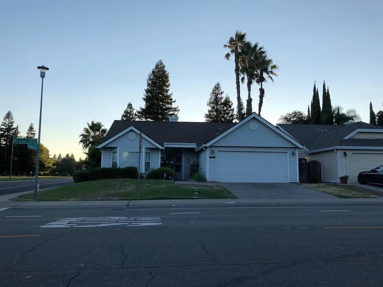 5752 Laguna Park Dr photo 1