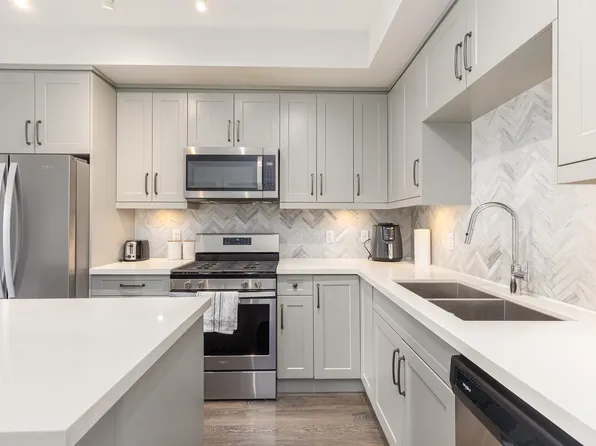 14605 McDougall Dr #303, Surrey, BC V4P 0G7