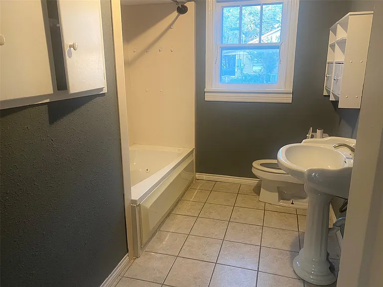 602 E Wise St — Photo 10
