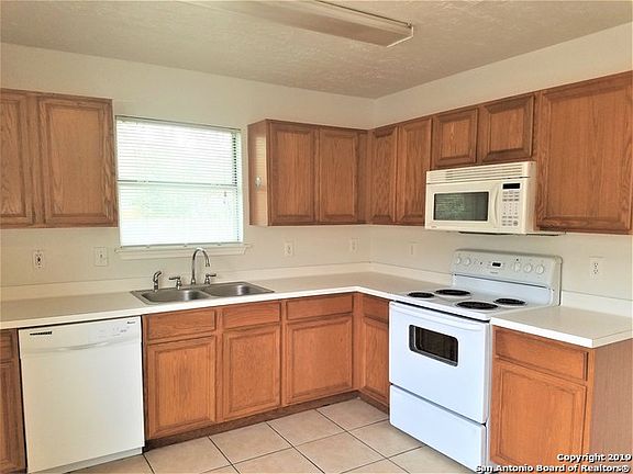 4th image of 8506 Branch Hollow Dr