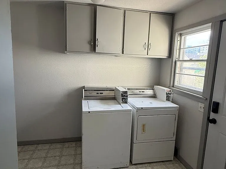 410 Quincy St — Photo 14