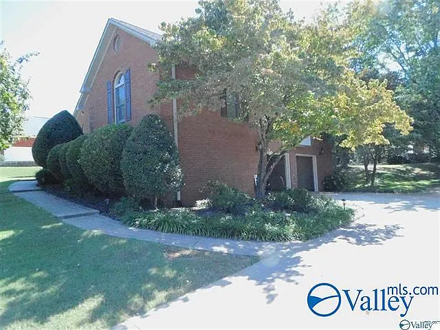 3 bed, 4.0 bath, 2434 sqft, $1,895 — Photo 3