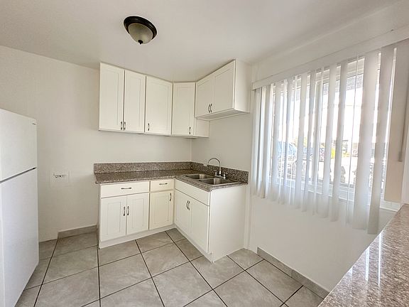 3rd image of 3333 Mentone Ave APT 17