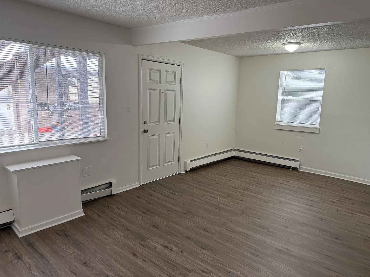 2 bed, 1.0 bath, 650 sqft, $900 — Photo 2