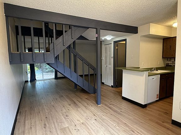 3rd image of 1705 Heatheridge Rd Unit B101