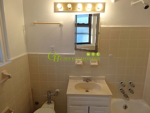 5th image of 455 W 34th St APT 12b