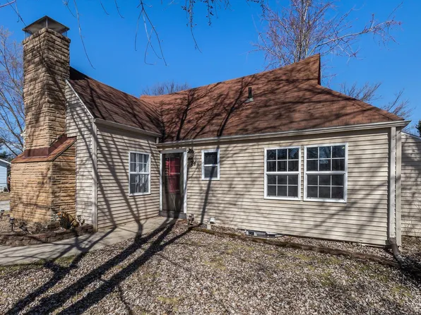 74 Longfellow Rd, Whitmore Lake, MI 48189